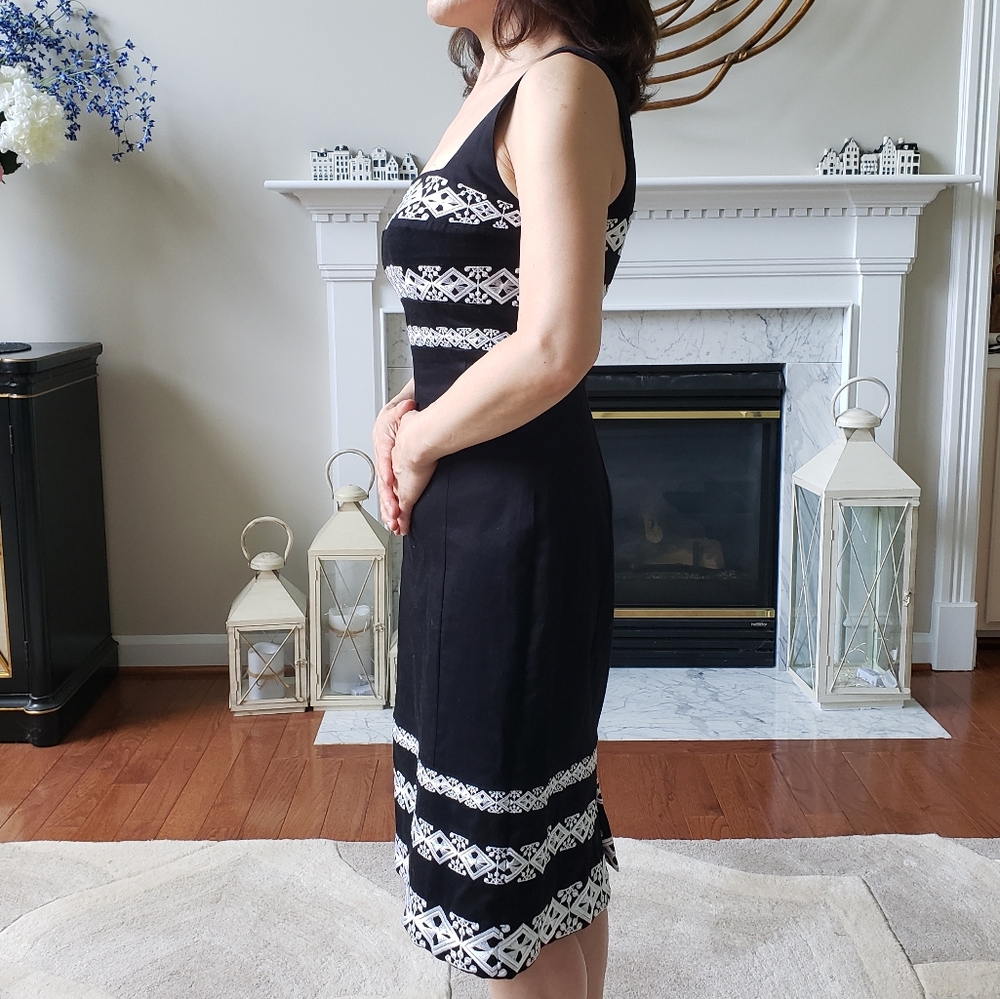 White House Black Market Square Neck Embroidered Dress in Black - Sz 2 - Picture 2 of 6